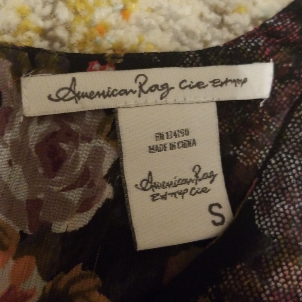 American Rag Floral Crop Top - Picture 2 of 5